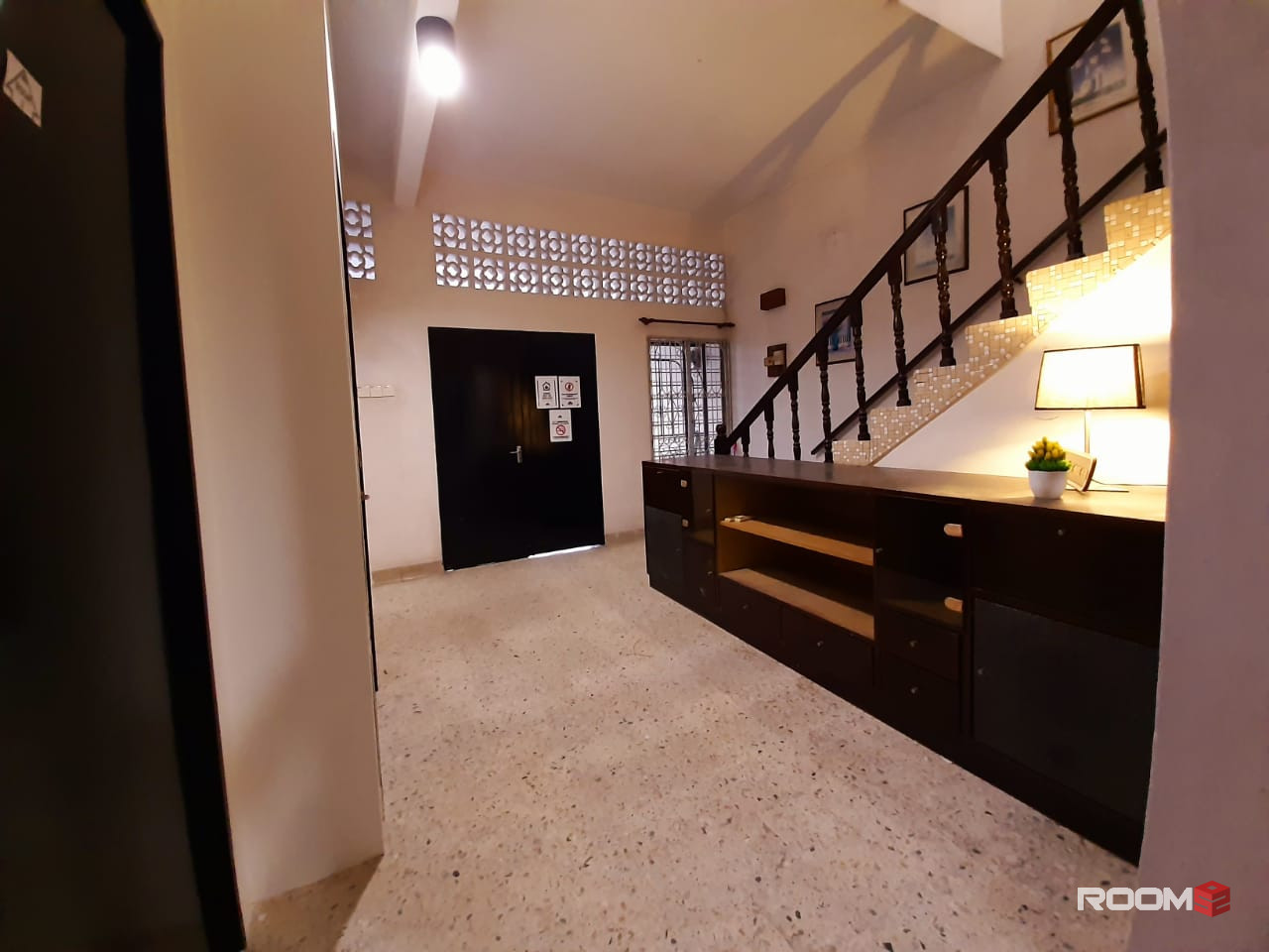 Middle Room at Rasah, Seremban 🚀 Bilik Sewa Seremban [𝑵𝒆𝒂𝒓 𝑯𝑻𝑱 📌📌, Couple/ Single, Aircond] Rasah, Taman Ujong