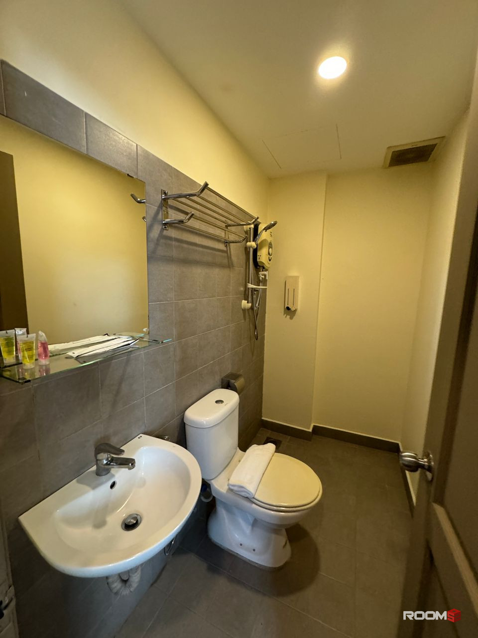 Master room with private bathroom for rent at Cyberjaya 🔥Nearby Tamarind Square, Kenwingston Business Center