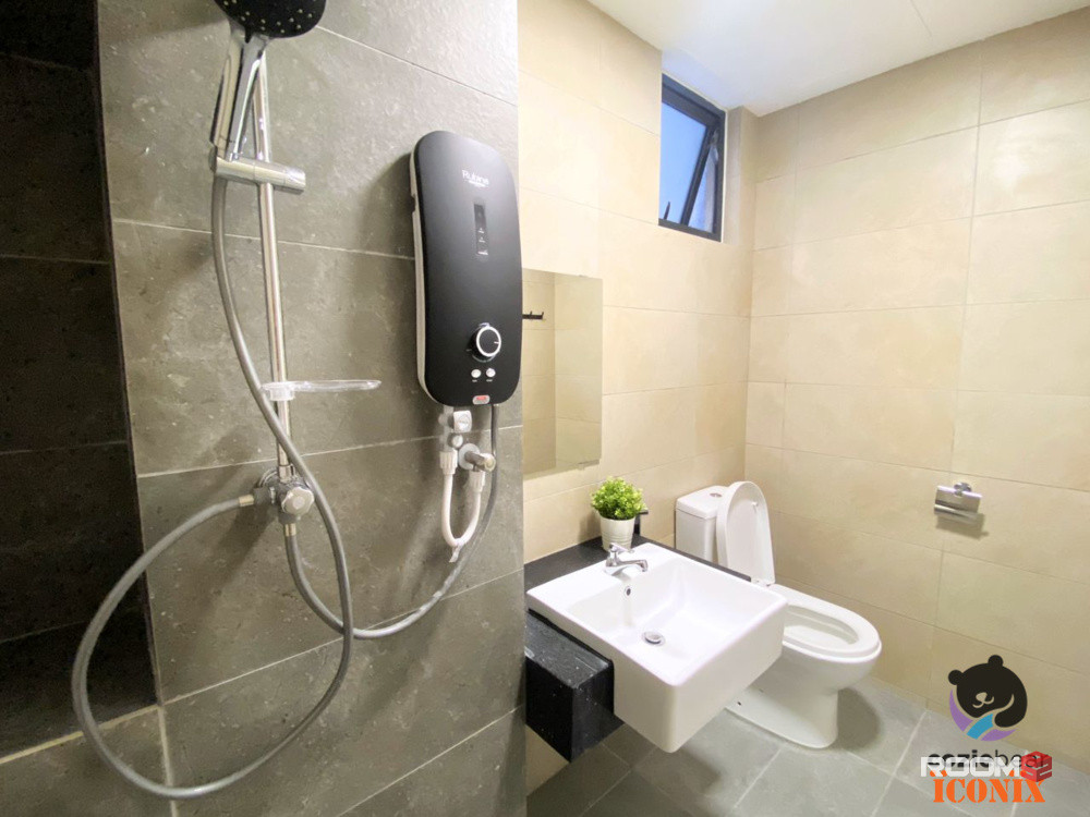 FEMALE ROOM WALKING DISTANCE LRT ARA DAMANSARA