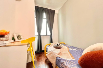 Explore the City 🌸 From our ZERO DEPOSIT Room 🤩15 mins to KLMUC 🏢 