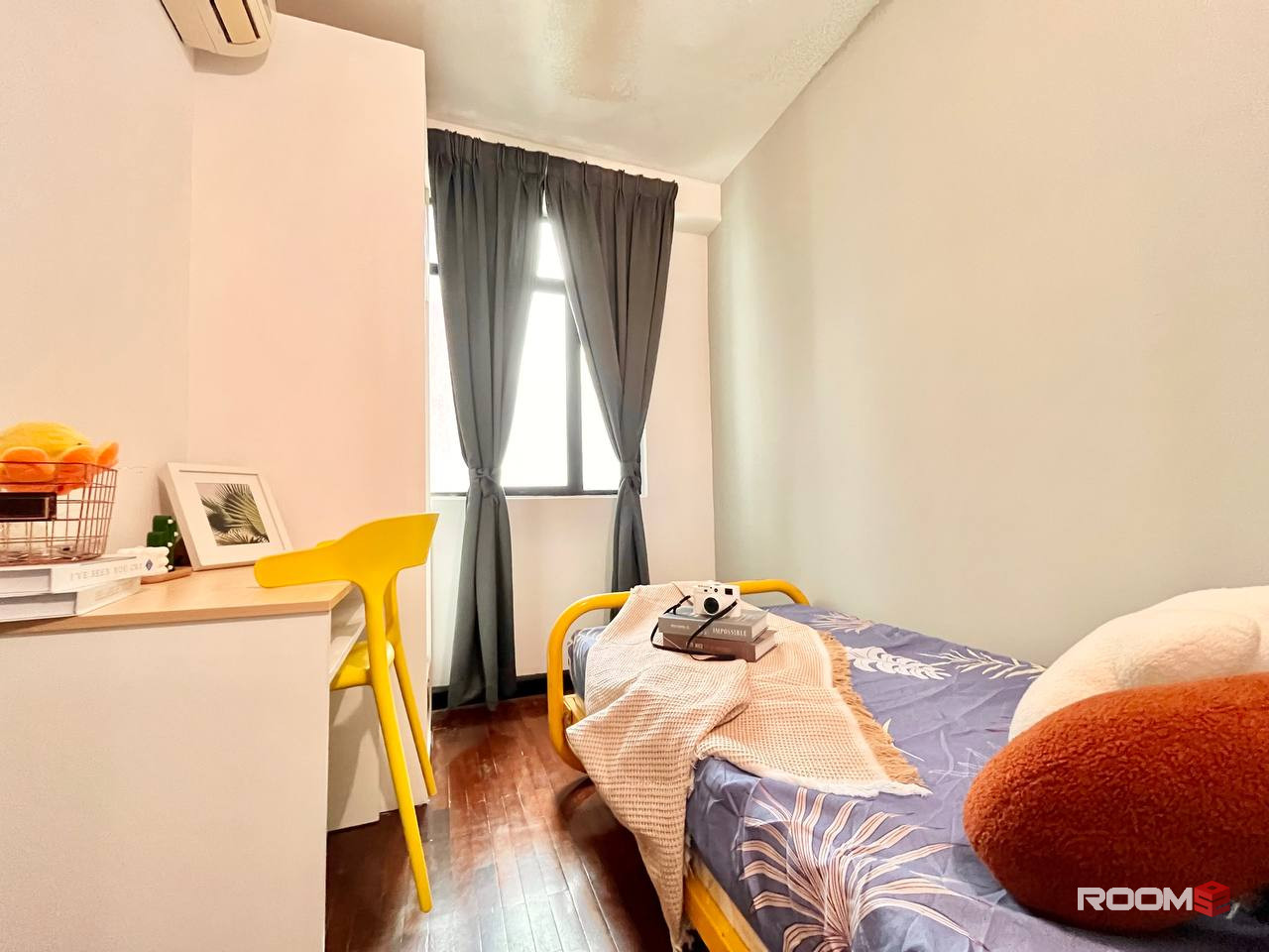 Find your home away from home in a room near LRT PWTC! 🏡💕