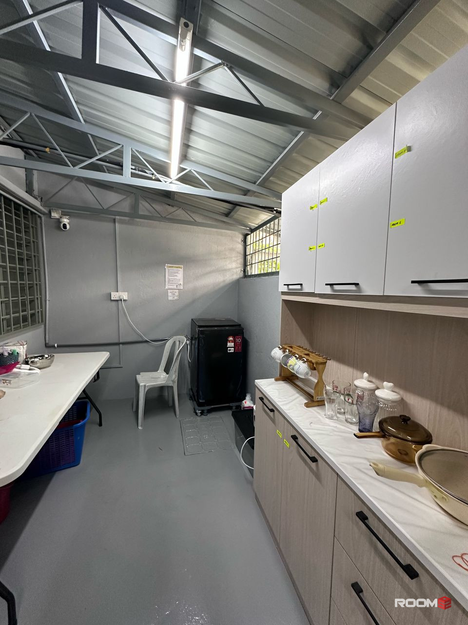 ss2 room for rernt with low deposit , move in ready