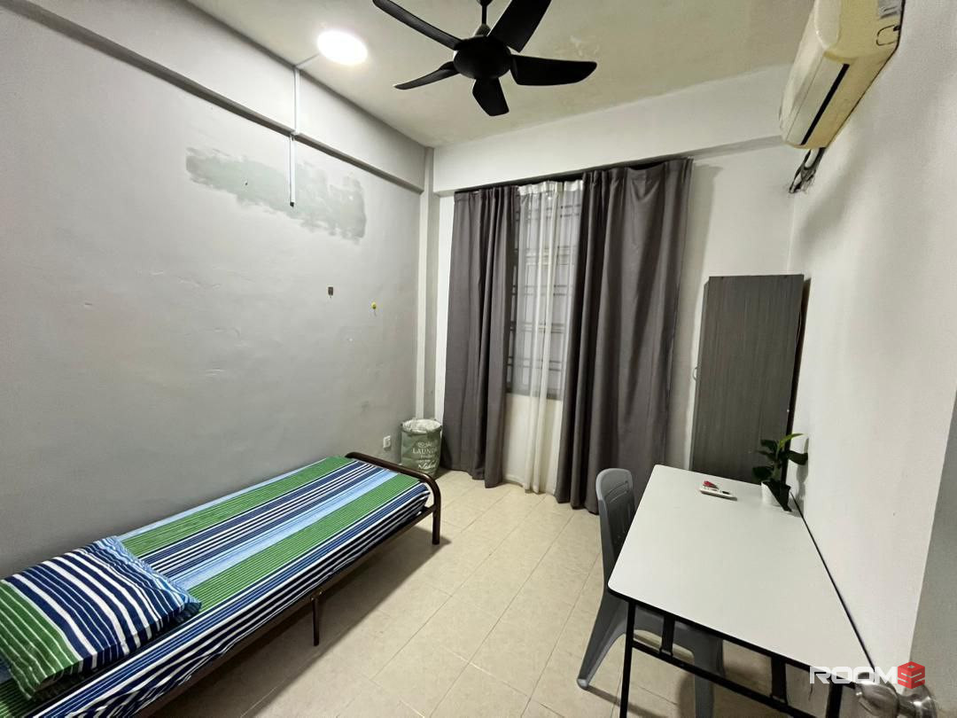 Taman Universiti, Big Middle Room Fully Furnished, near UTM, Aeon For Rent!!!