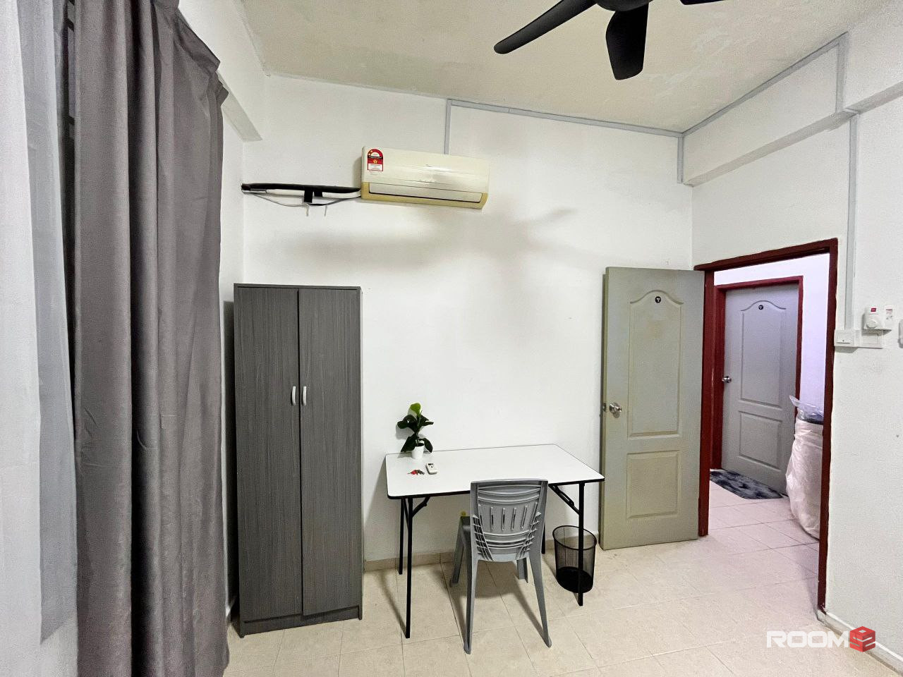 Taman Universiti, Big Middle Room Fully Furnished, near UTM, Aeon For Rent!!!