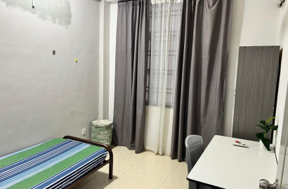 Taman Universiti, Big Middle Room Fully Furnished, near UTM, Aeon For Rent!!!