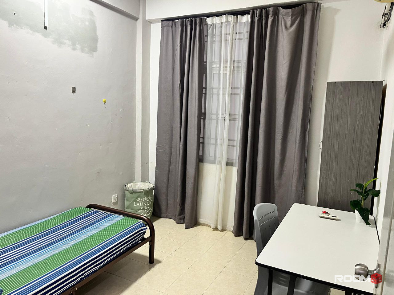 Taman Universiti, Big Middle Room Fully Furnished, near UTM, Aeon For Rent!!!