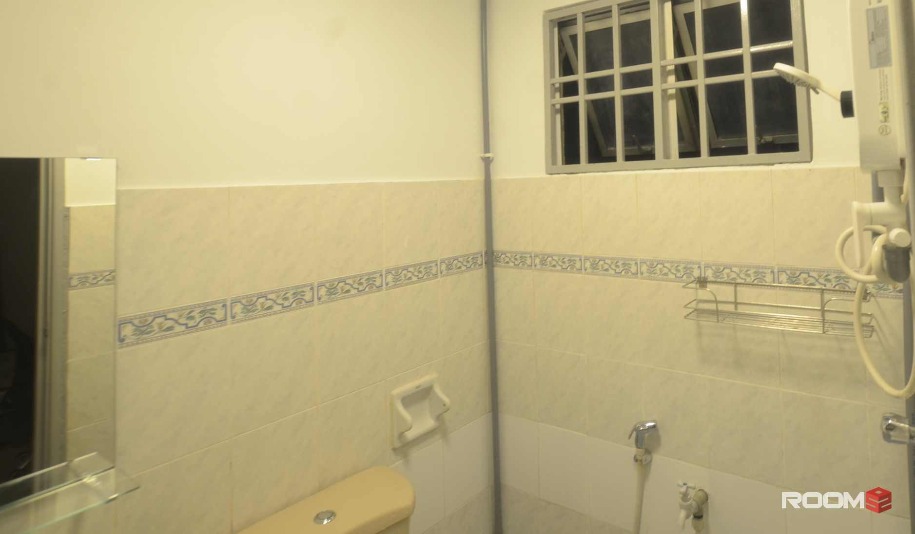 ( Female Unit-Medium Room) at Sutramas ,Puchong Jaya @ Near PFCC , Bandar Puteri Puchong , IOI Mall, SETIA WALK