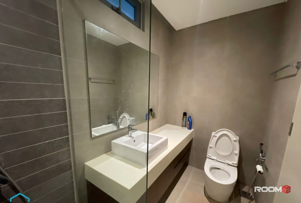Middle Room at VIVO Residential Suites - 5 Minutes to Bangsar South/Mid Valley