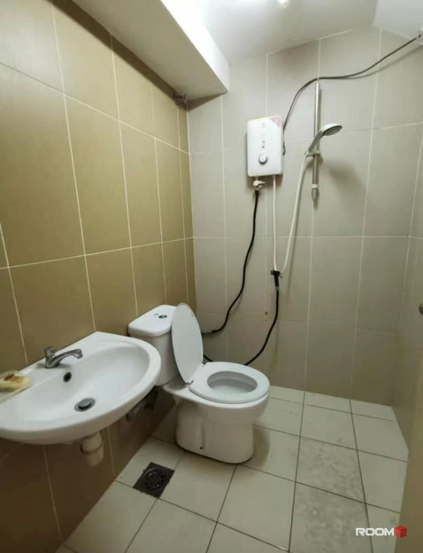 LOW DEPOSIT , VERY beautiful negotiable SMALL ROOM AT BANDAR UTAMA 1 TO 12 NEAR MRT NEAR 1 UTAMA (3KM)