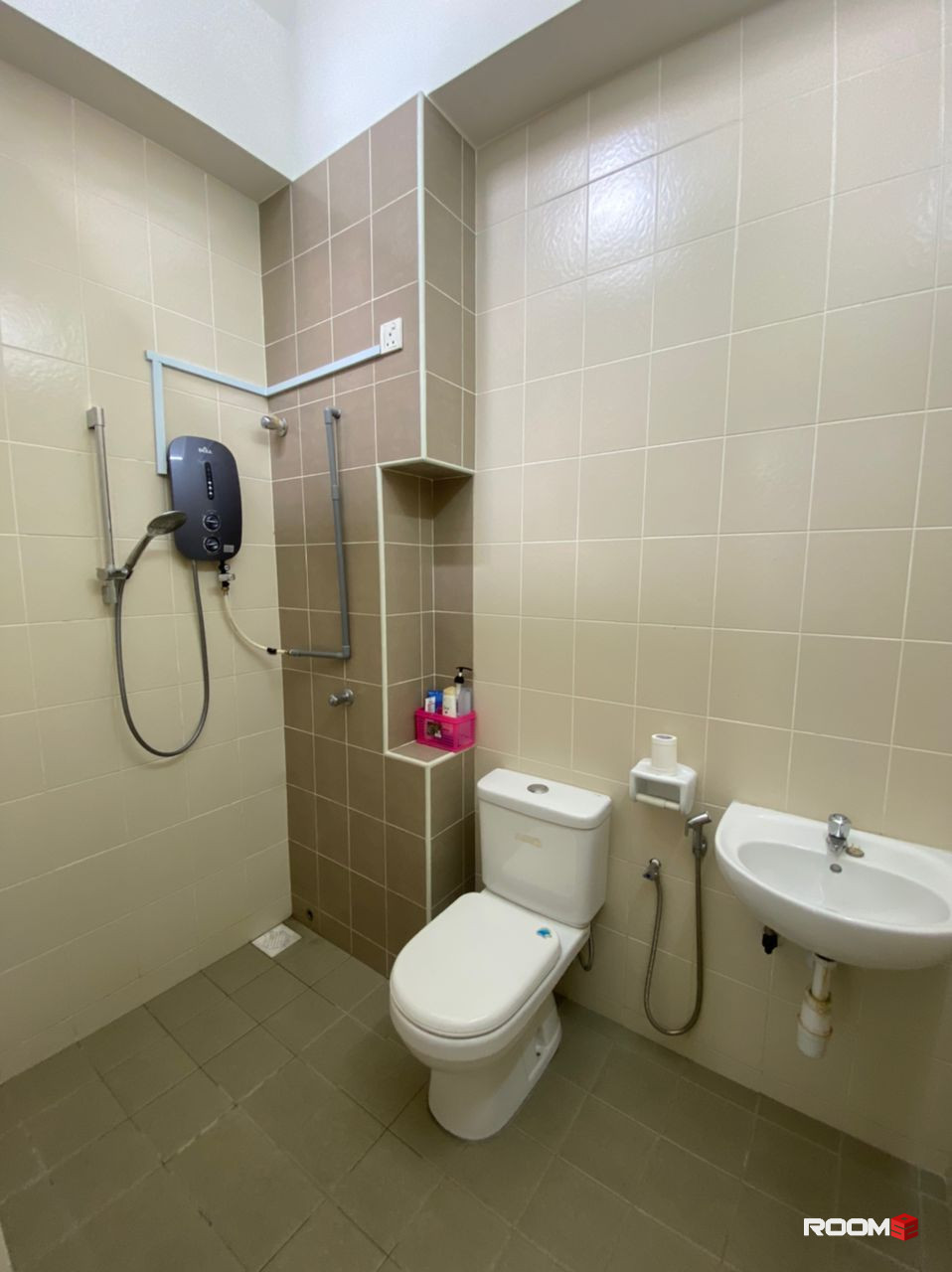 Near Top glove & Setia City Mall Single Room