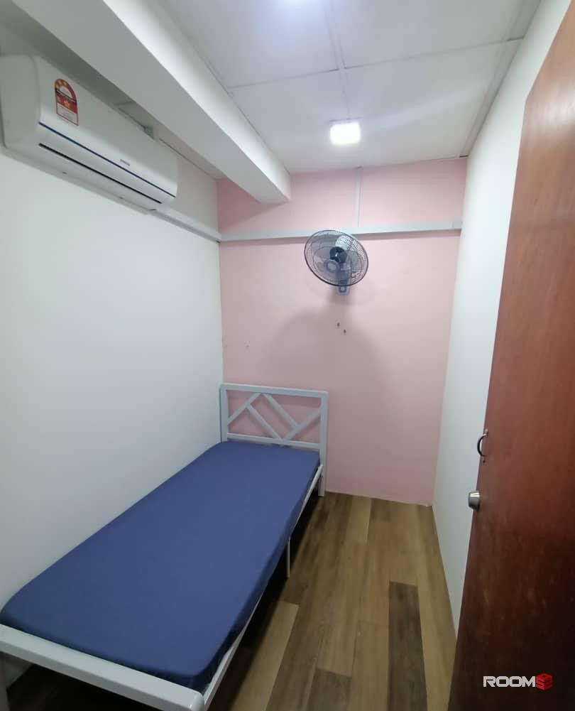 Single Room ‼️Provided Free WiFi🔥 at Bandar Puteri Puchong