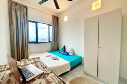 ⚠Check This Out To End Your Misery👇🏻Middle room for rent at Bistari Condominium, prefer female