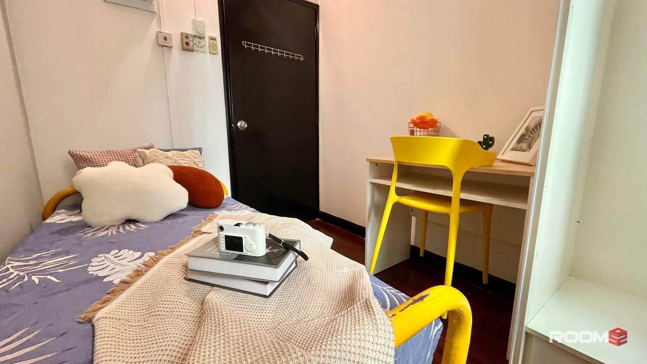 "🛌 Affordable Rooms Just Steps Away from Public Transport! 🚍 Near LRT PWTC 🛍️🥰
