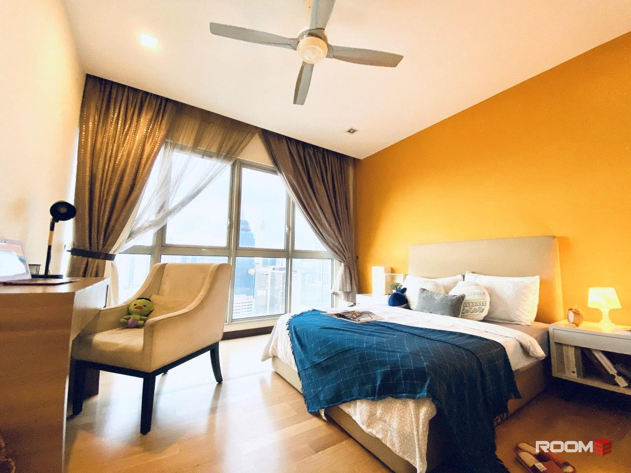Find your home away from home in a room near LRT PWTC! 🏡💕