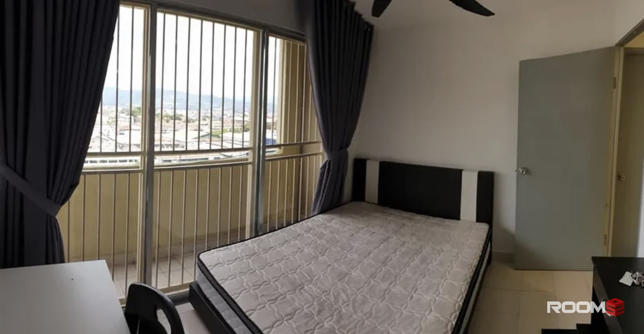 Medium Room With Balcony For Rent