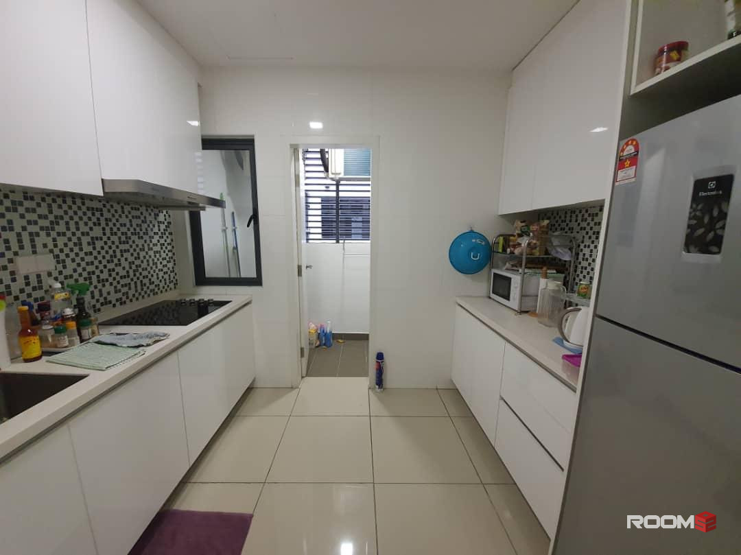 [Female unit🙋‍♀️] Master Room for Rent @Utropolis SUITES 1 Shah Alam beside UOW, 🆓💧📶🧹