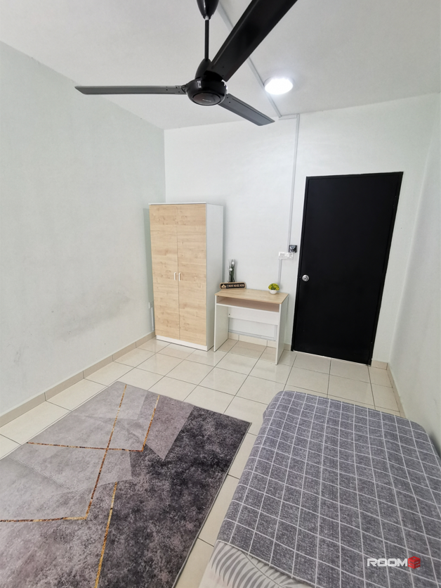 [Bilik sewa Private], Bangi avenue 3 [Bilik Medium] ,  [PEREMPUAN] , [KTM Bangi] Kuis , Bandar Seri Putra  UKM , Nilai3