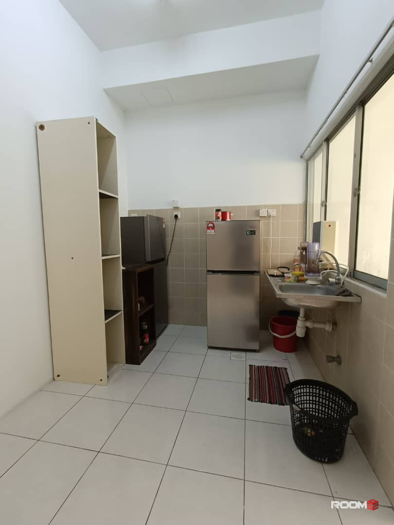 🔥 FEMALE UNIT Middle Room For Rent @ SETIA ALAM 🔥