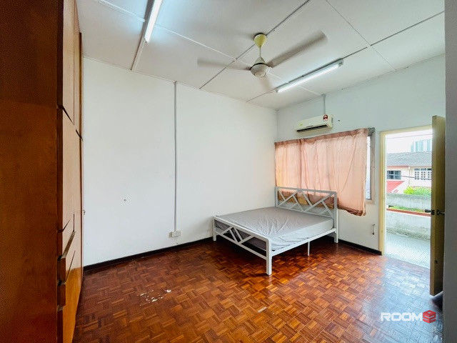 Master Bedroom For Rent