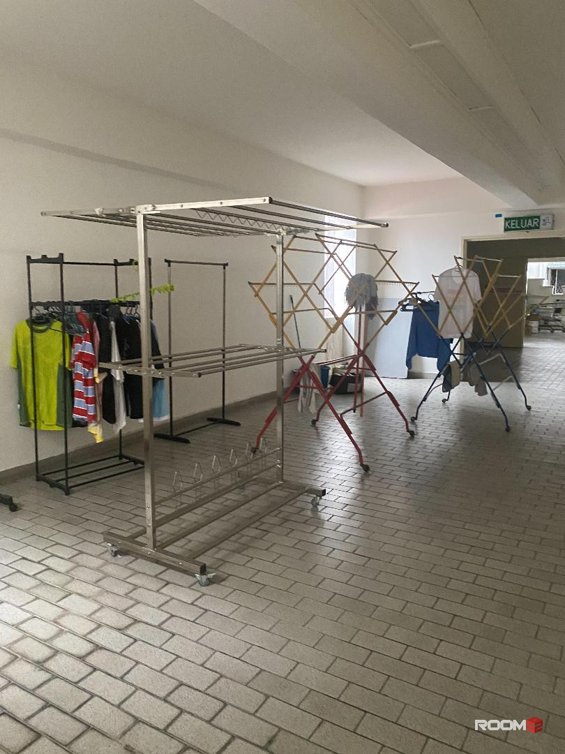 KELANA PUTERI CONDO – middle room (RM480)