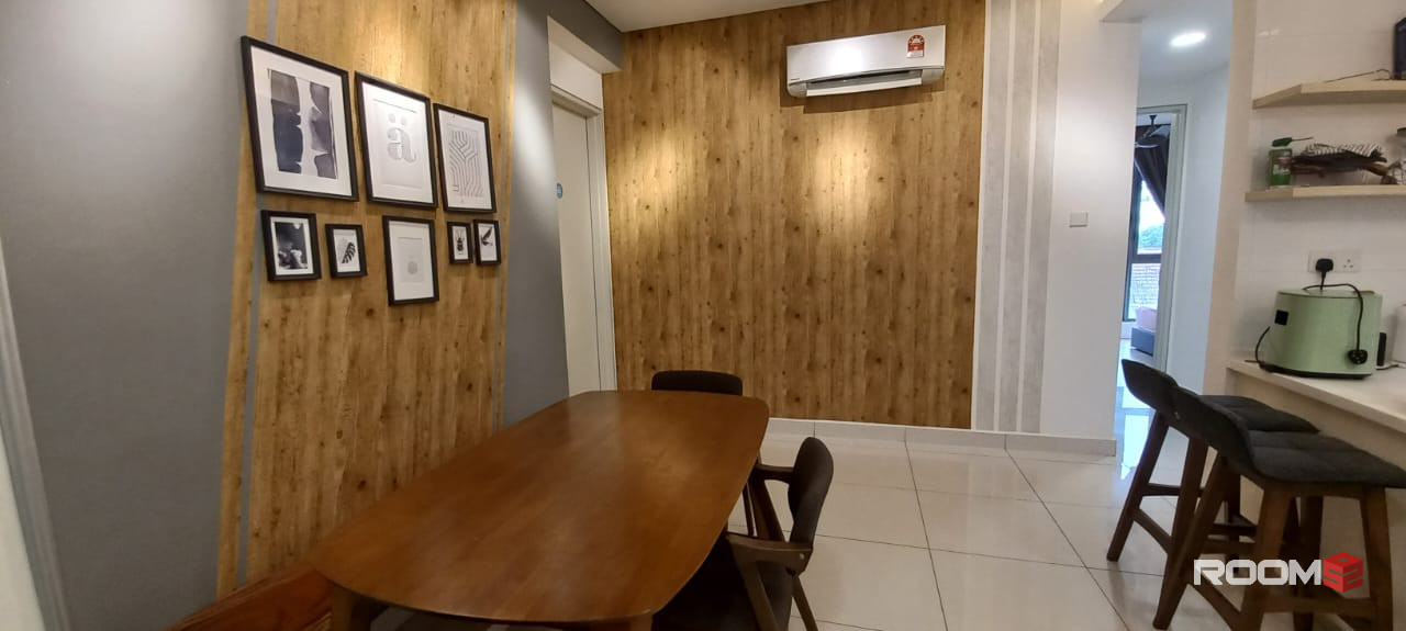 Middle Room at VIVO Residential Suites - 5 Minutes to Bangsar South/Mid Valley