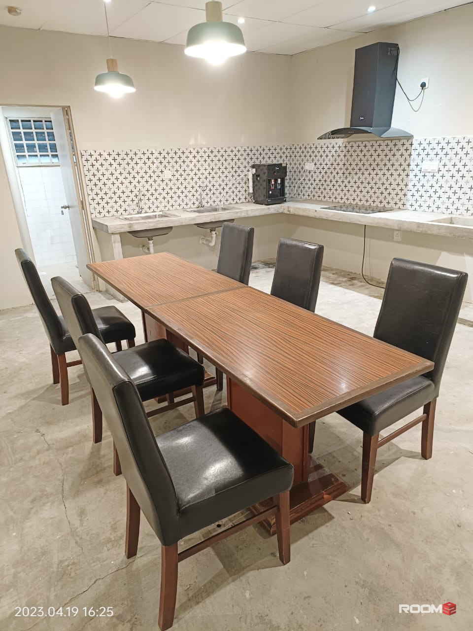Cheap Deluxe Master Room Near Jalan Alor & MRT Station at Bukit Bintang, KL City Centre