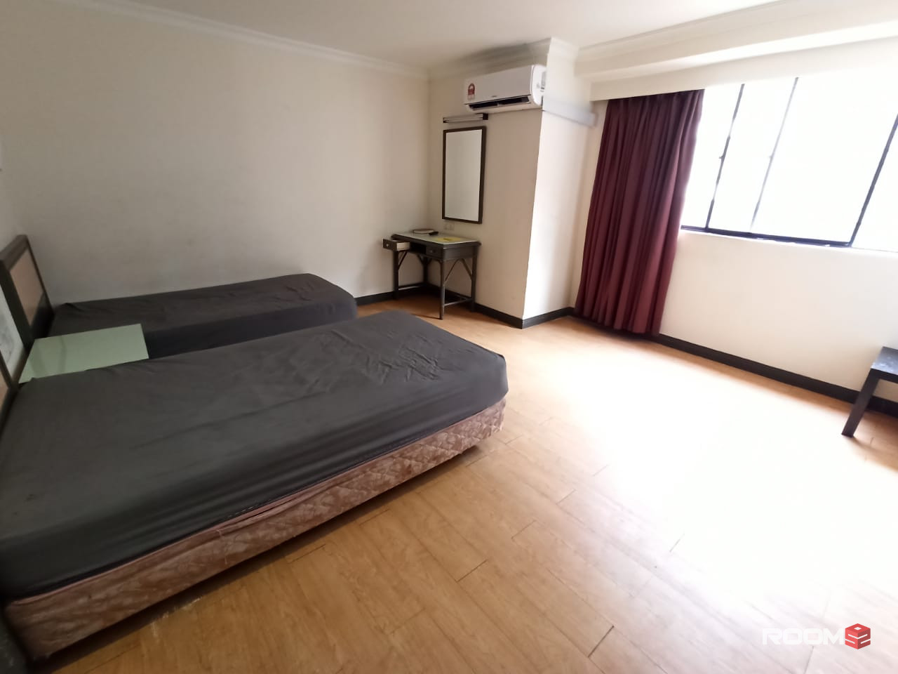 Cheap Deluxe Master Room Near Jalan Alor & MRT Station at Bukit Bintang, KL City Centre