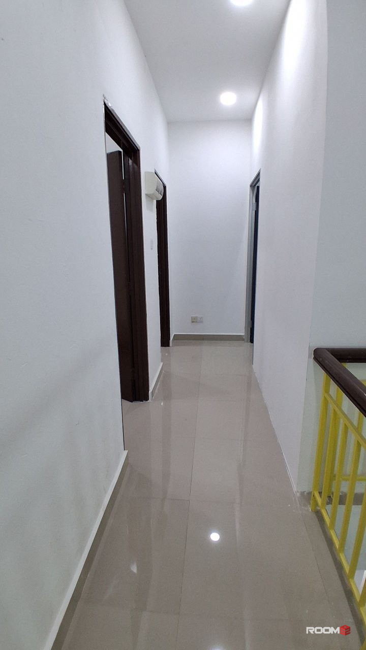 Bukit Indah Bilik Untuk Disewa! Hanya 100M ke Stesen Bas CW6!  Ke Tuas, Jurong, Boon Lay Senang saja!!!