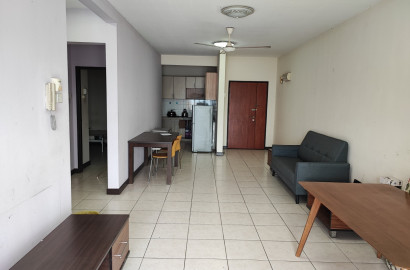Middle room for rent at cova villa, kota damansara