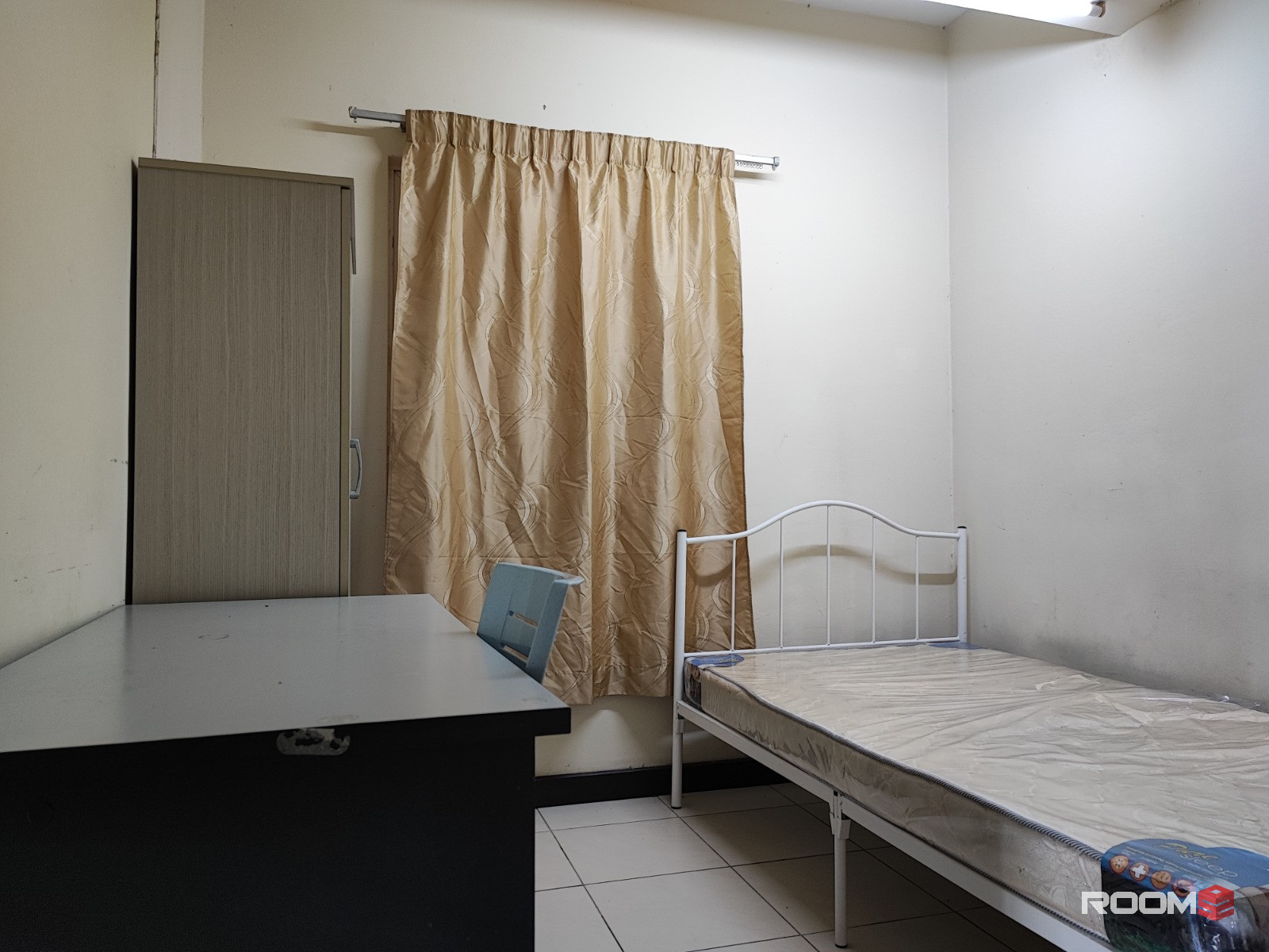 Middle room for rent at  cova villa, kota damansara