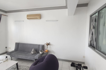 Middle Room to Rent 3mins to LRT Station (Ladies Friendly)