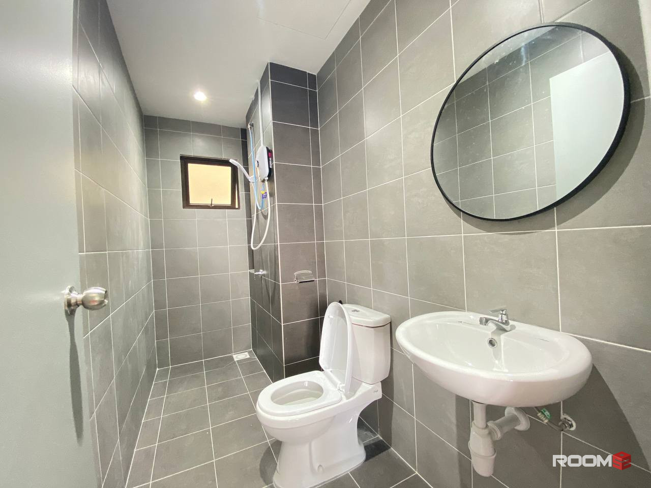 Convenience and Comfort ⭐🛋️ : Stay Only 5 Min Walk To MRT Bandar Tun Hussein Onn 🚆