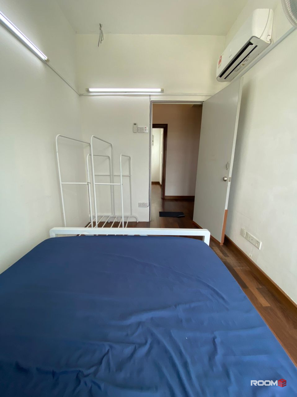 LRT TAMAN PARAMOUNT Middle Room with queen bed at TamanParamount
