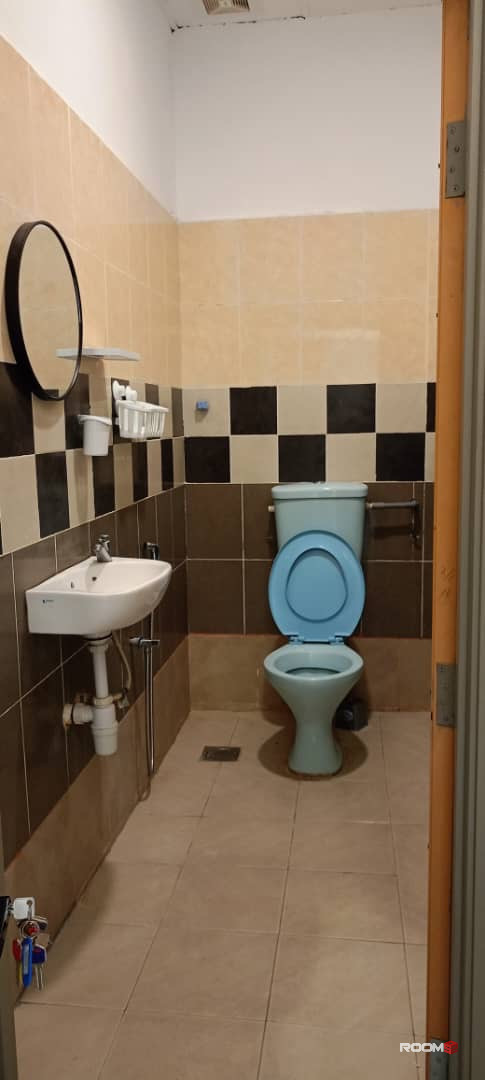 🛏️🏠 King Bed Room @ SS3 – No Deposit! 💰  ✨ Affordable Price 📍 Near LRT & Paradigm Mall