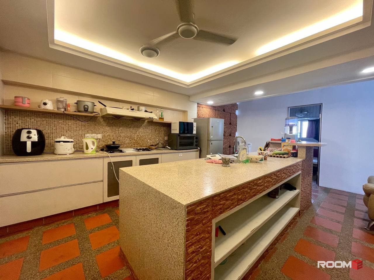 Room For Rent At KLCC 🌃 Near Megan Avenue ❗ At Luxury Condominium 🏛️