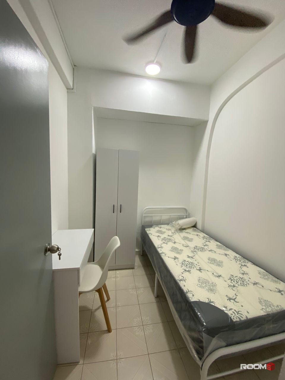 LOW DEPOSIT Affordable Room in SS18