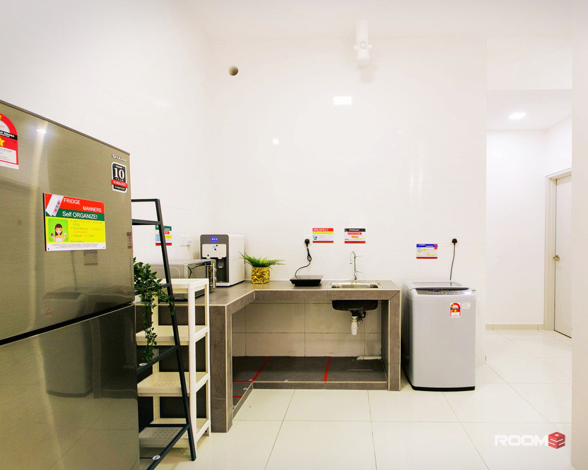 SUPER COZY Middle Room @DESAMINIUM FLORA SERI KEMBANGAN