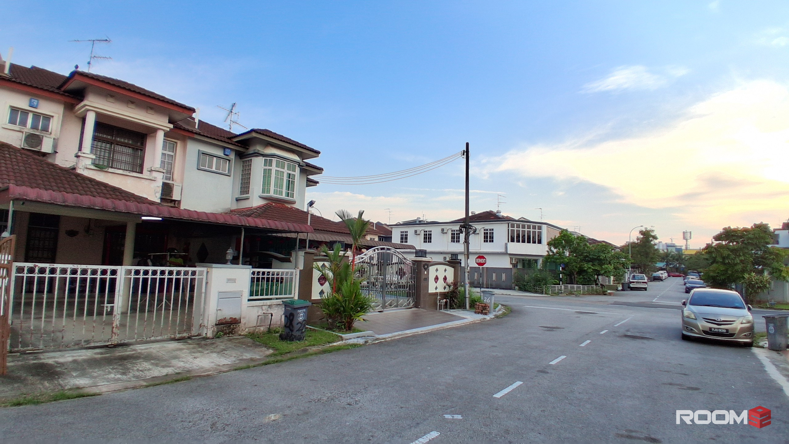 Bukit Indah Room For Rent! Walking to Bus Stop CW3
