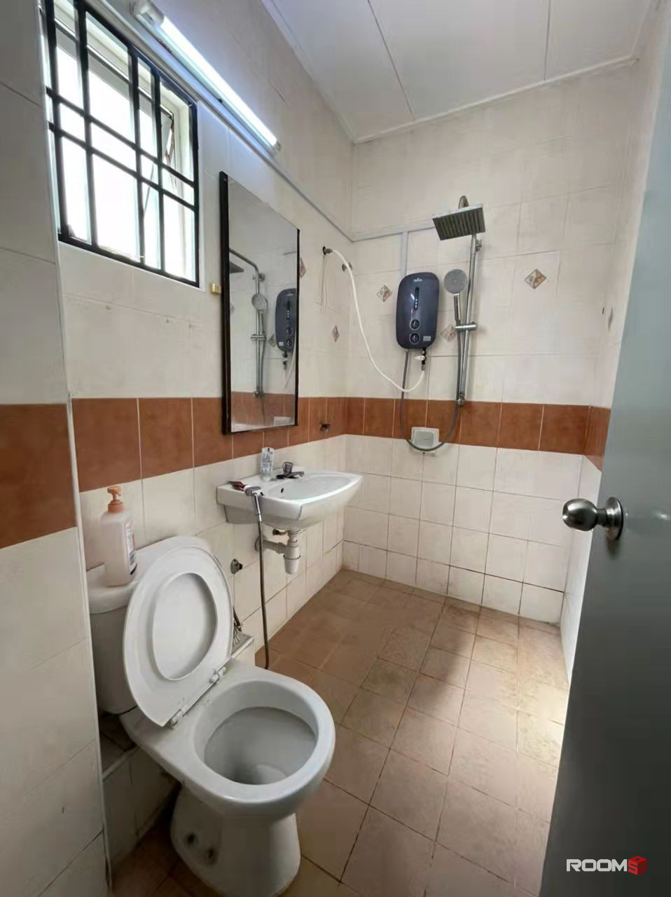 [Zero Deposit] Single Room for rent / 5 mins driving distance to Setia City Mall & Top Gloves