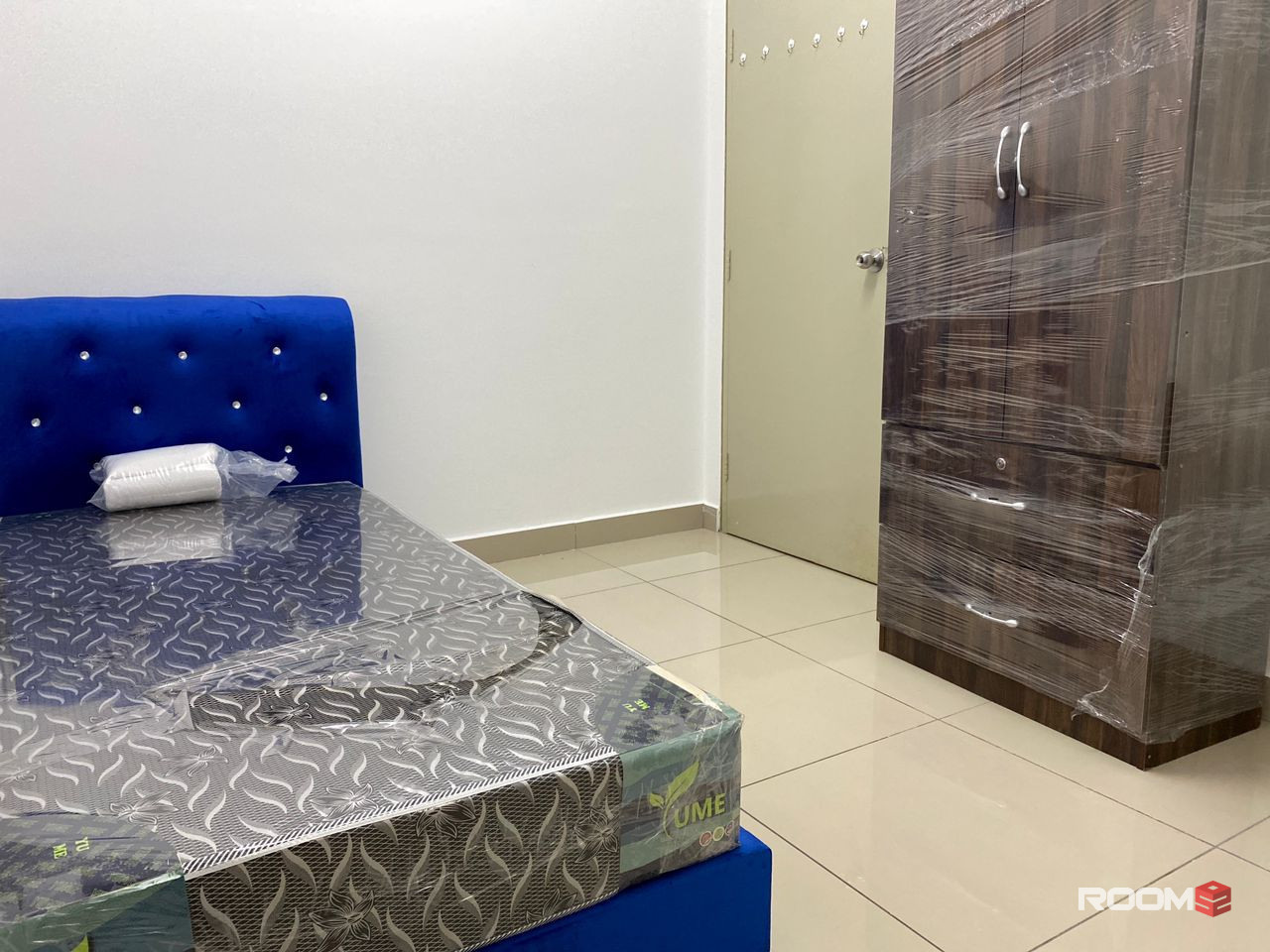 PACIFIC PLACE MEDIUM ROOM/FEMALE/FULLY FURNISHED/LRT STATION