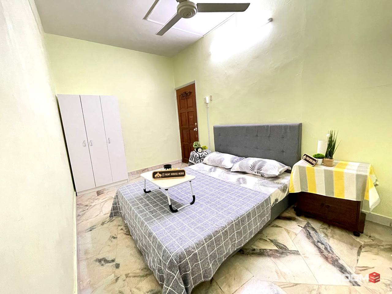 Middle Room at Sri Petaling, Kuala Lumpur 👉 Bilik Sewa Sri Petaling [𝑵𝒆𝒂𝒓 𝑳𝑹𝑻 🌟, 𝐌𝐄𝐑𝐃𝐄𝐊𝐀 SALE] Sri Endah