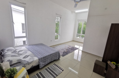 Middle Room at Bandar Mahkota Cheras, Cheras South 🌞 Bilik Sewa Cheras {PRIVACY 😎, Near MRT BTHO} Sunstone Villa, BMC,
