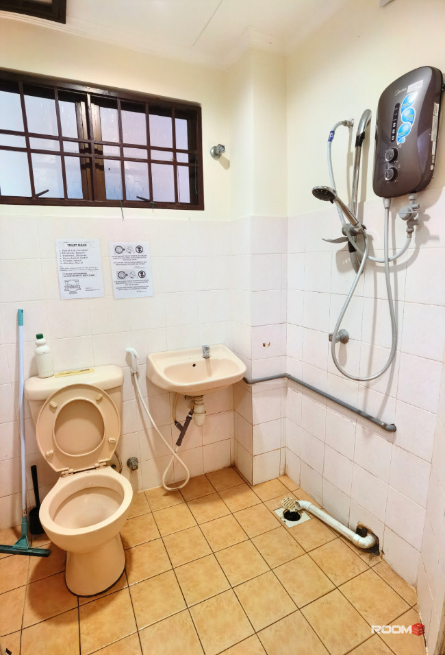 Single Room Rent with One Month Deposit in Bandar Utama 6mins MRT Station