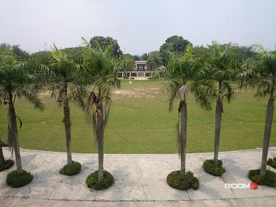 Medium Room to Let in Setia Alam