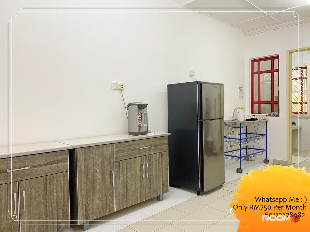Middle Room at Pusat Bandar Puchong, Puchong