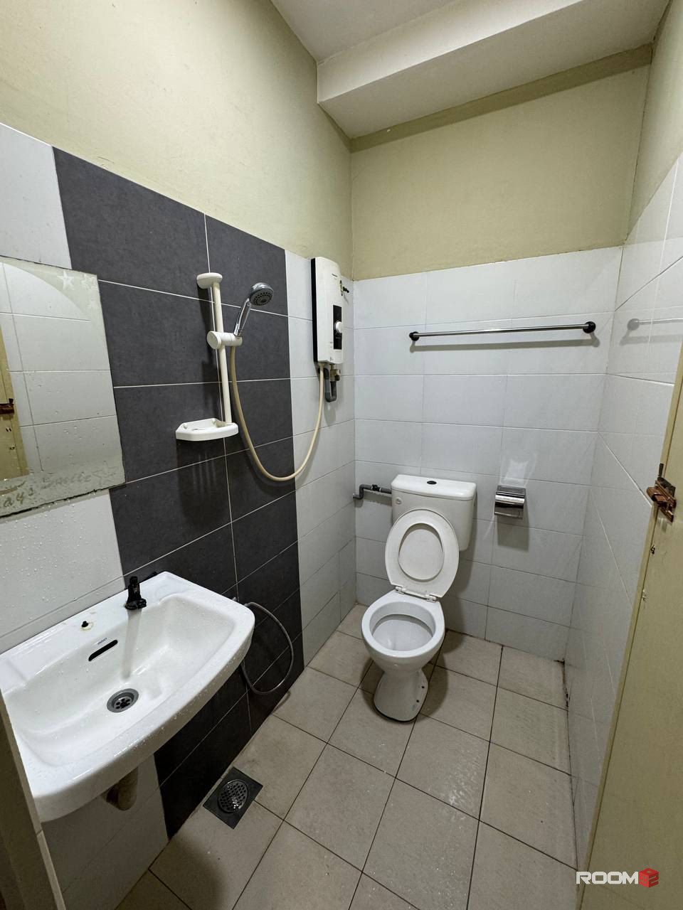 🔥10 Min to CIQ 🔥- Affordable room, fully furnished, ATTACHED private toilet and NO Deposit needed🥰🌟