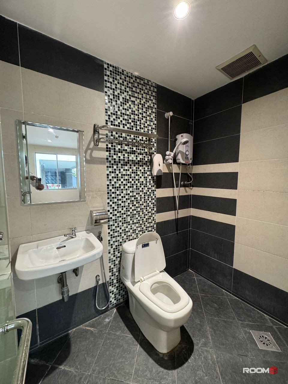 *Low Deposit Master Room with Private Bathroom @ Taman Intan, Klang near AEON Mall Bukit Raja