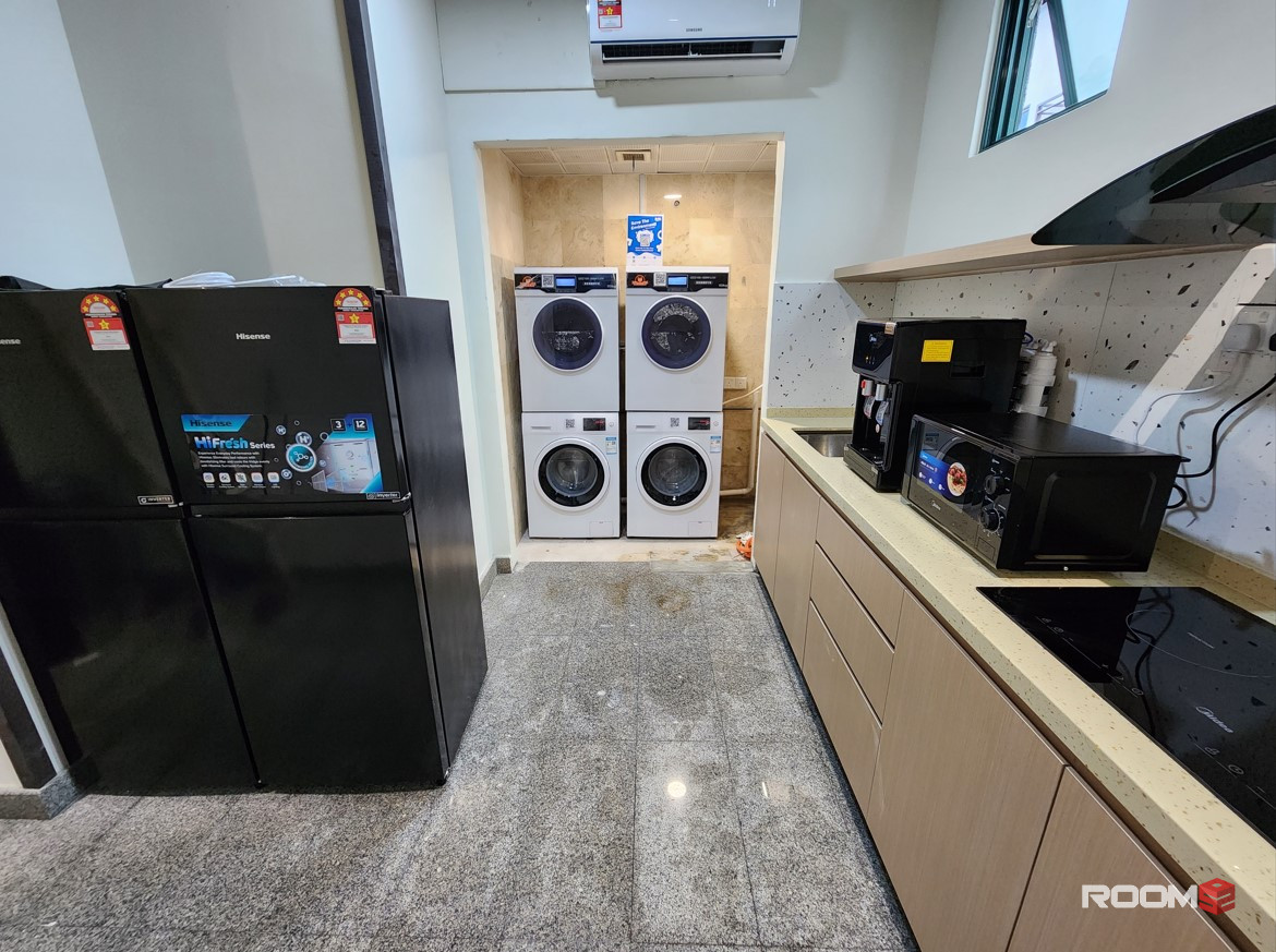 Cheap Deluxe Master Room 4-5Mins Walk to Bukit Bintang at Hulo Co-living