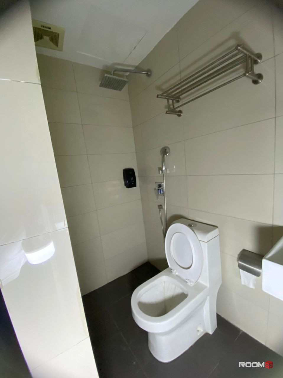 4 mins to Pasar Seni MRT 🚶🏼 Room with Private 🚽 at Petaling Street