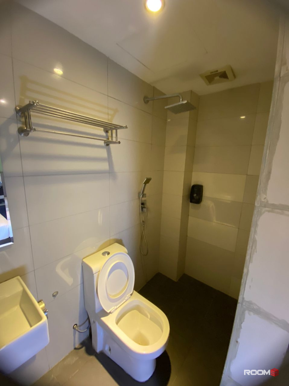 6Mins 🚶‍♂️to LRT Pasar Seni🚉Private Room in Petaling Street with Zero Deposit‼️
